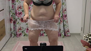Thick Juicy Pawg Bounces Her Fat Ass In Panties Right Up Close To The Cam, Chubby Milf Flaunts Her Curvy Body In Home Fetish Show