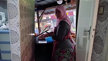 Voluptuous Indonesian Muslim Milf With Curves That Command Attention