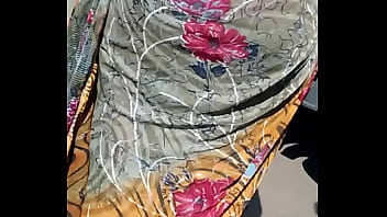 Sizzling Saree-clad Curves
